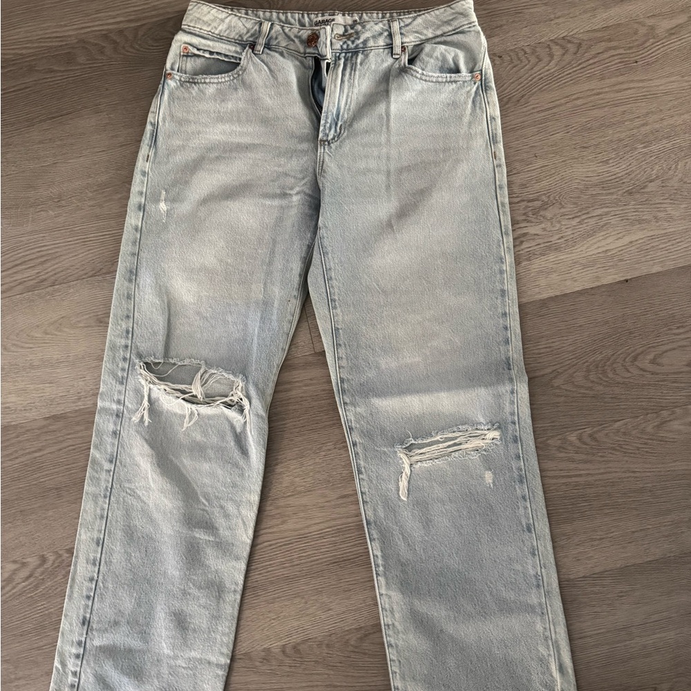 Garage women’s Light Gray Distressed Jeans